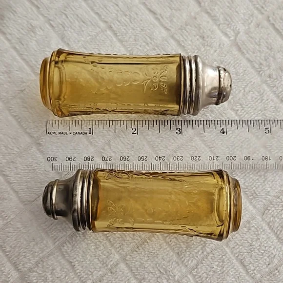Madrid Pattern Amber Colour Salt and Pepper Shakers Depression Glass Vintage - Picture 3 of 7